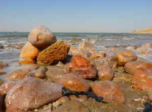 Das salzhaltige Wasser des Toten Meeres besitzt eine heilende Wirkung
